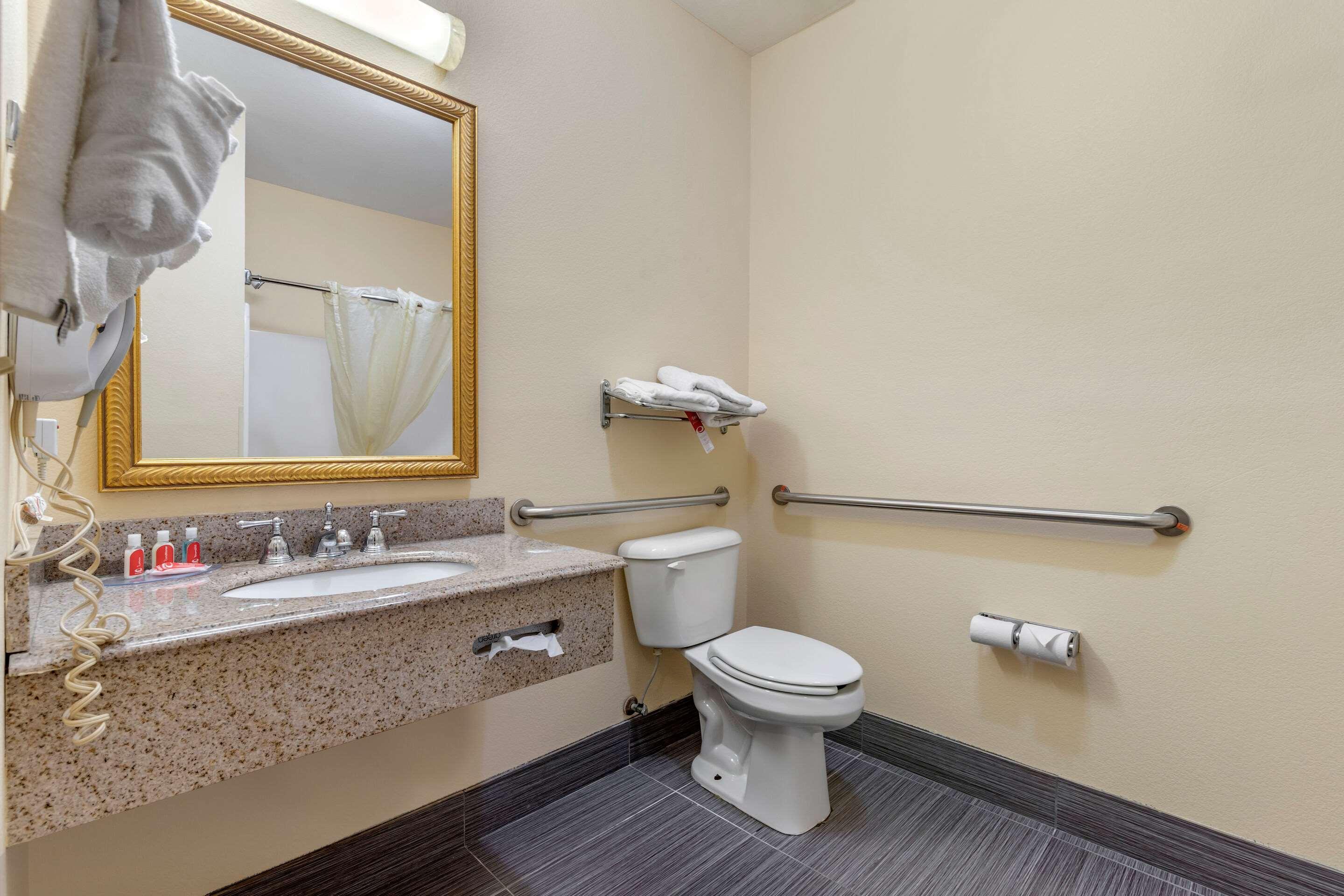 Econo Lodge Brunswick Bagian luar foto