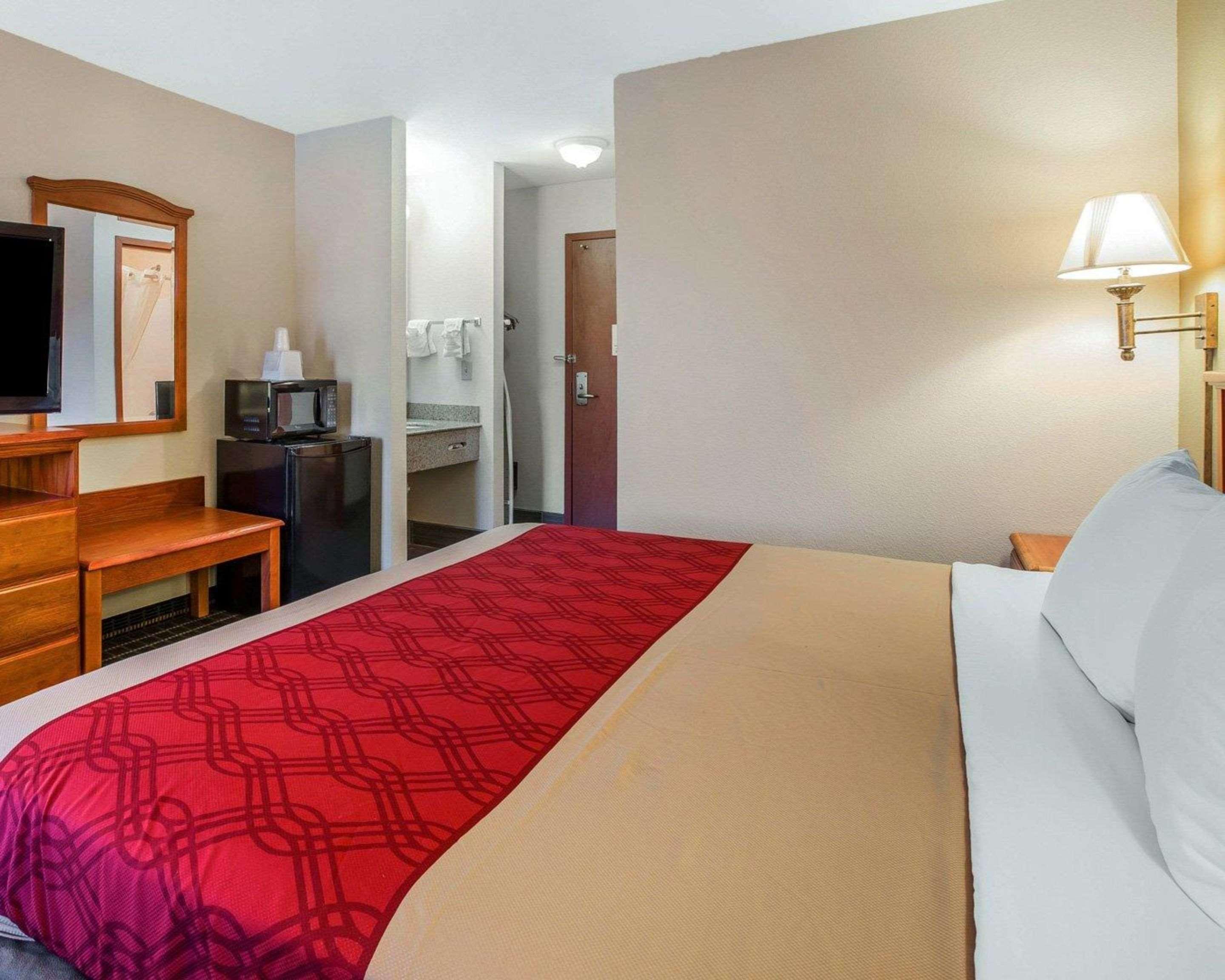 Econo Lodge Brunswick Bagian luar foto
