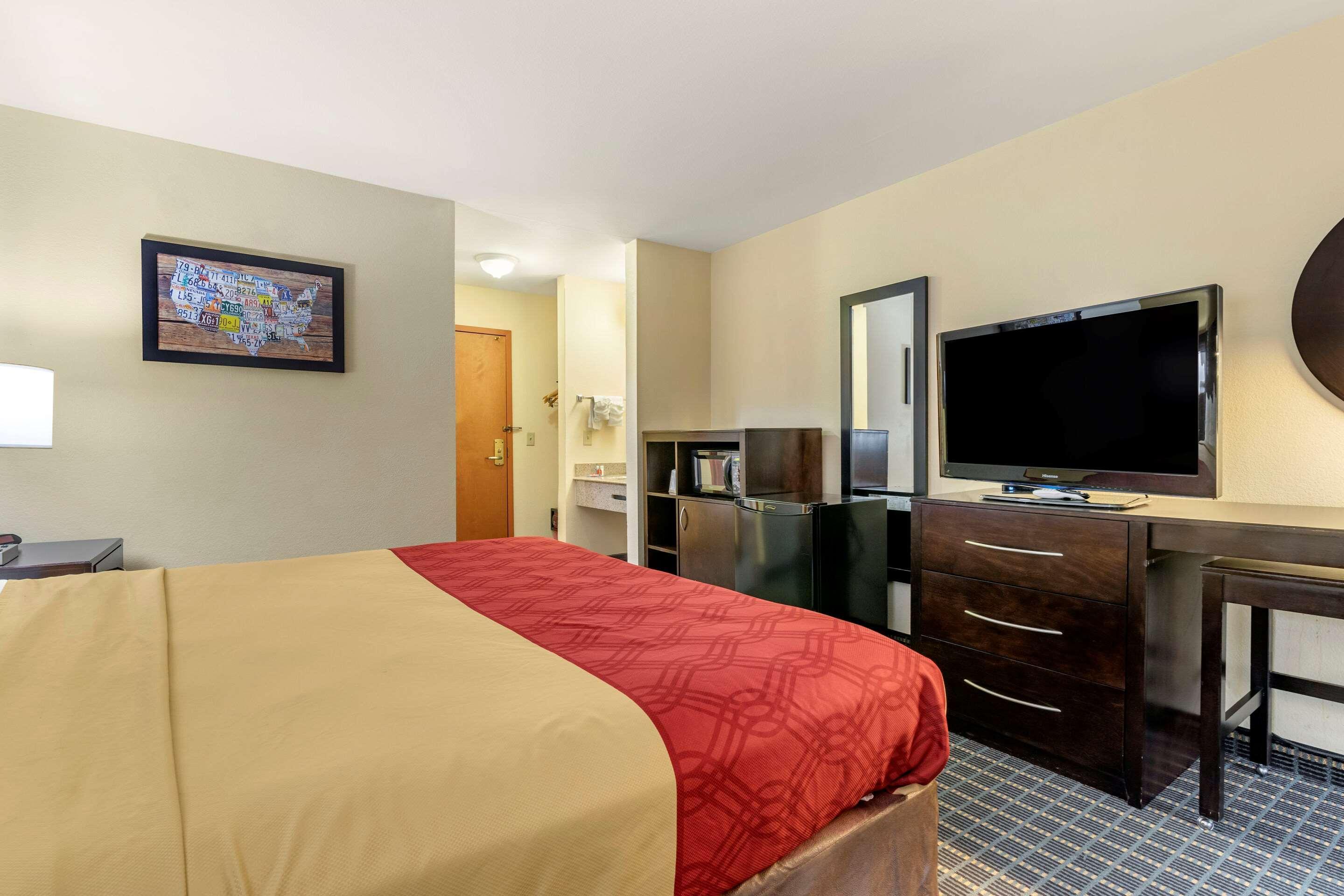 Econo Lodge Brunswick Bagian luar foto