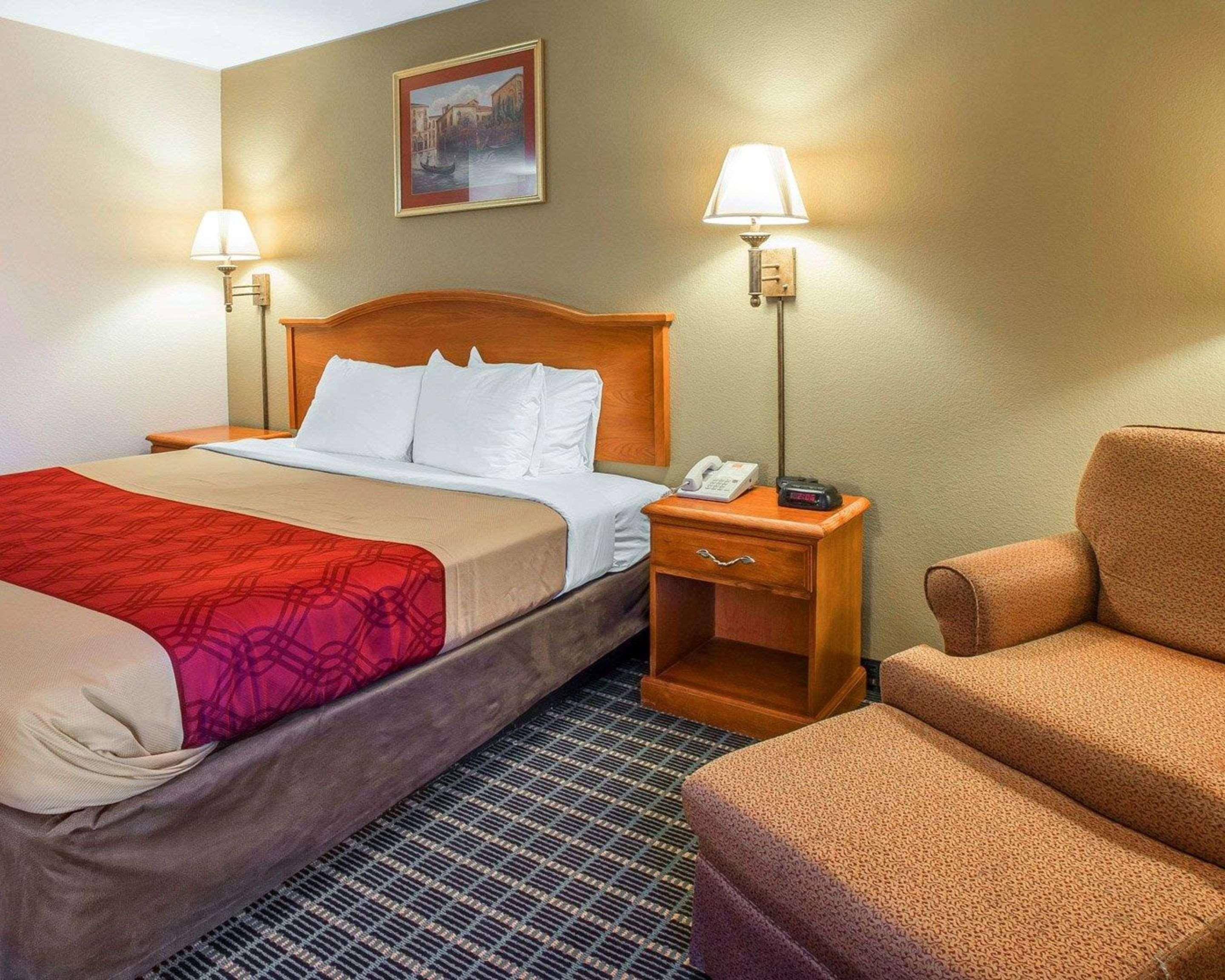 Econo Lodge Brunswick Bagian luar foto