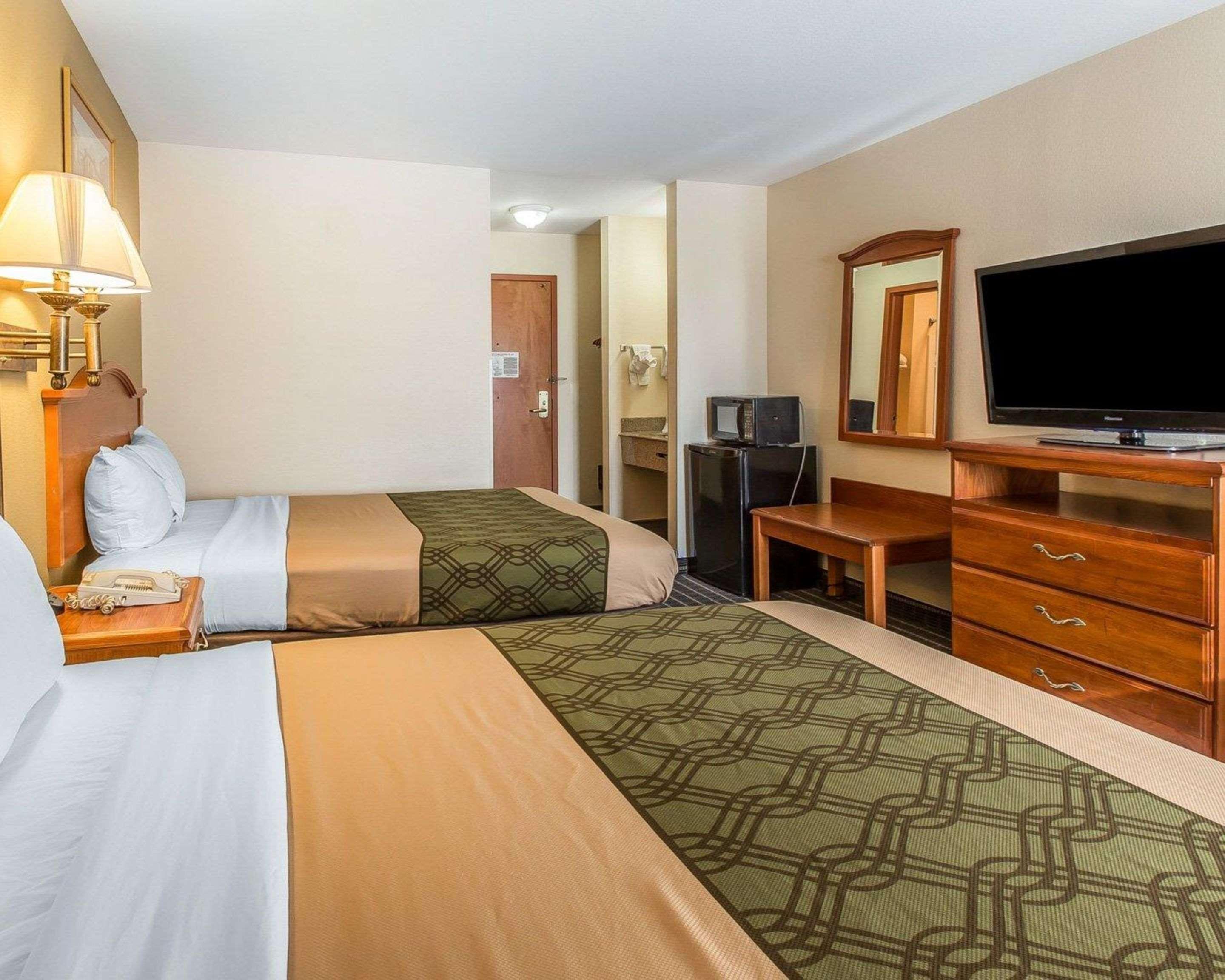 Econo Lodge Brunswick Bagian luar foto