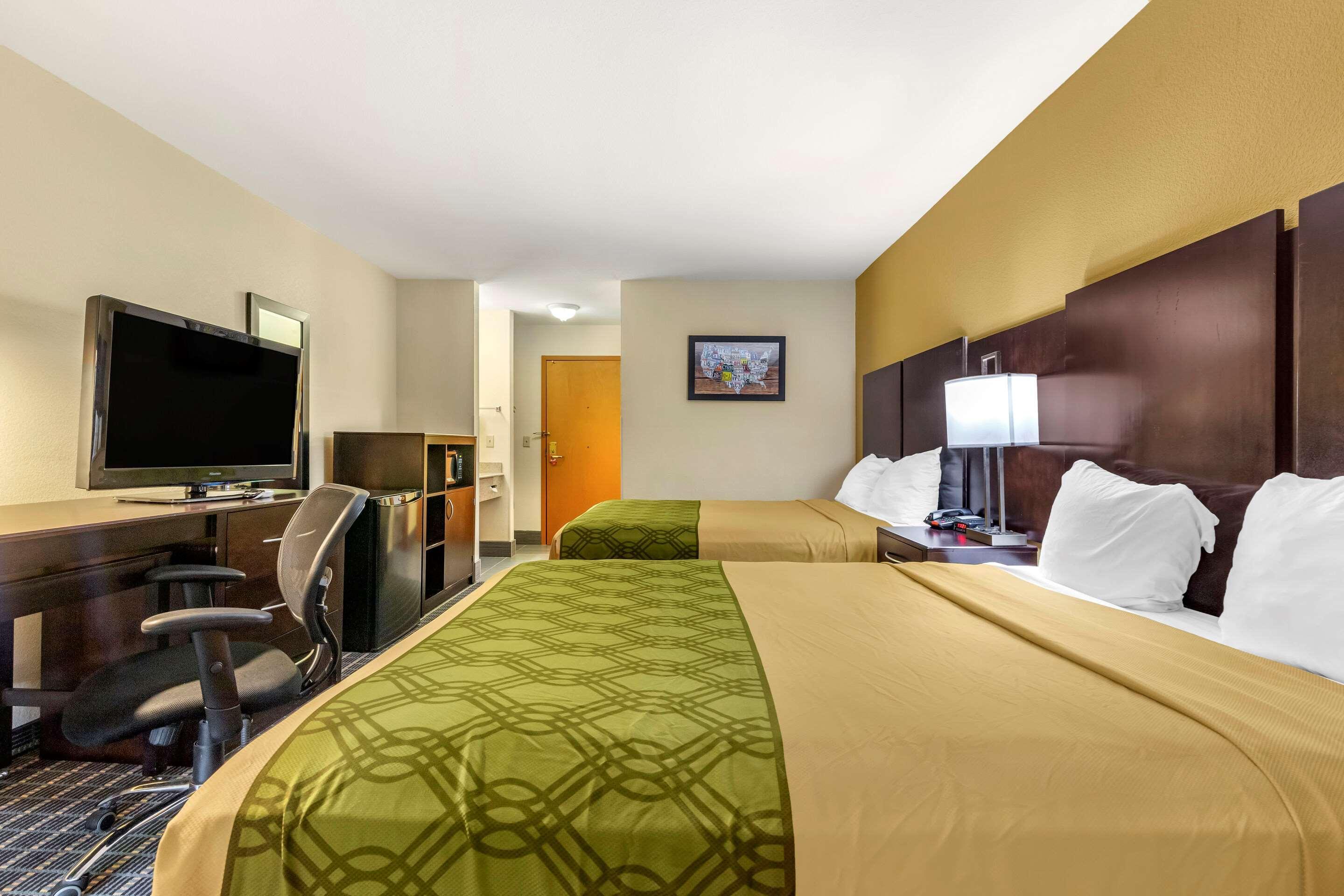 Econo Lodge Brunswick Bagian luar foto