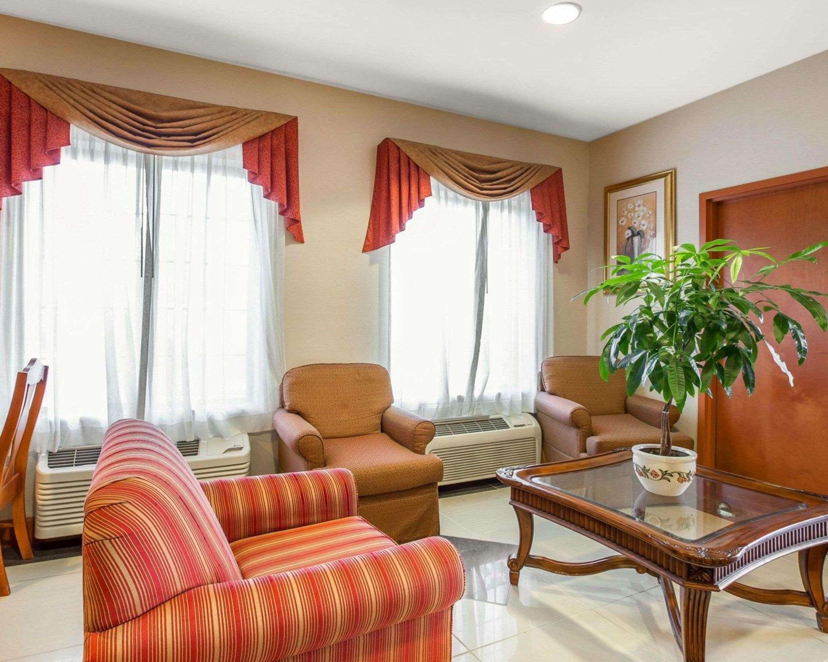 Econo Lodge Brunswick Bagian luar foto
