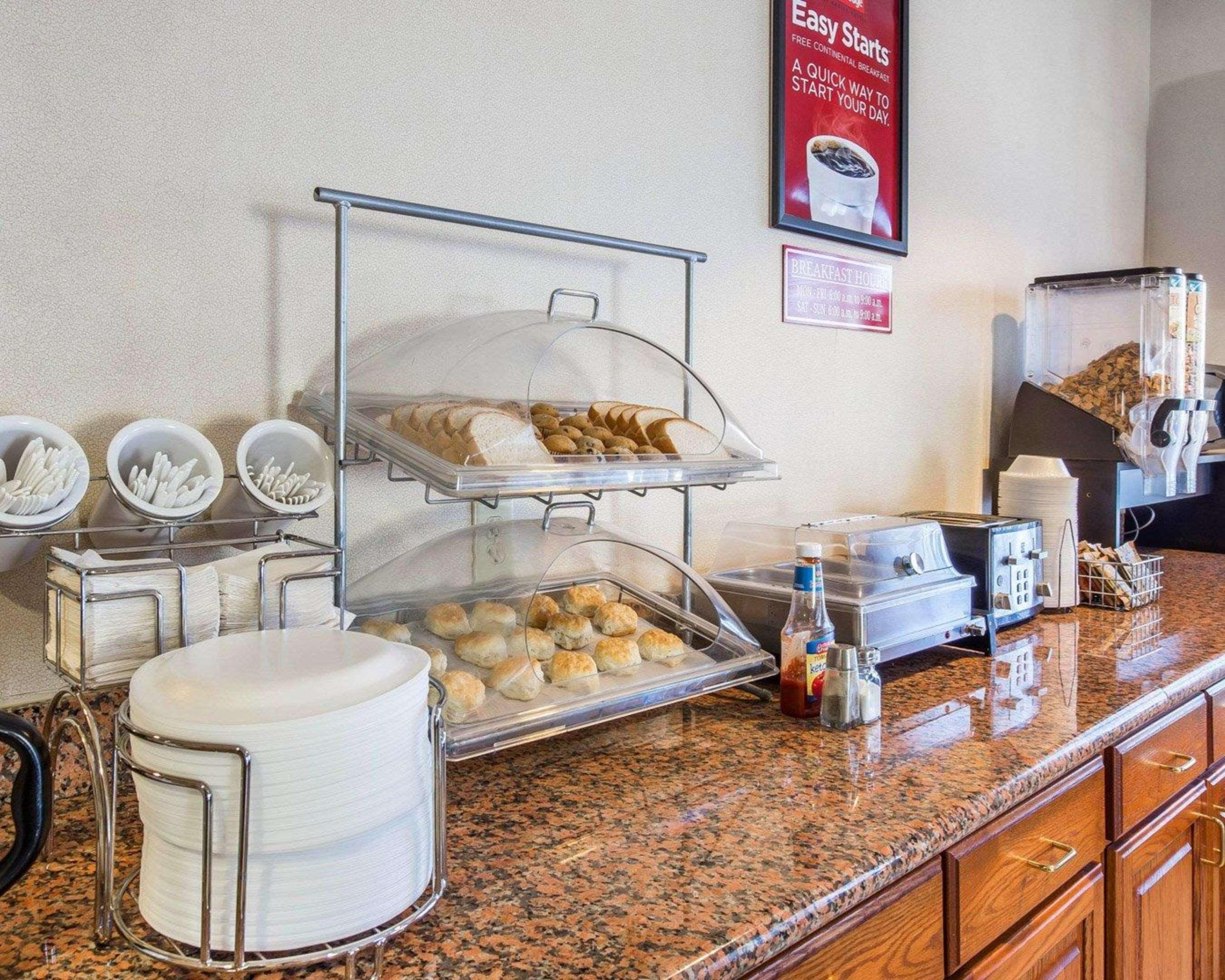 Econo Lodge Brunswick Bagian luar foto
