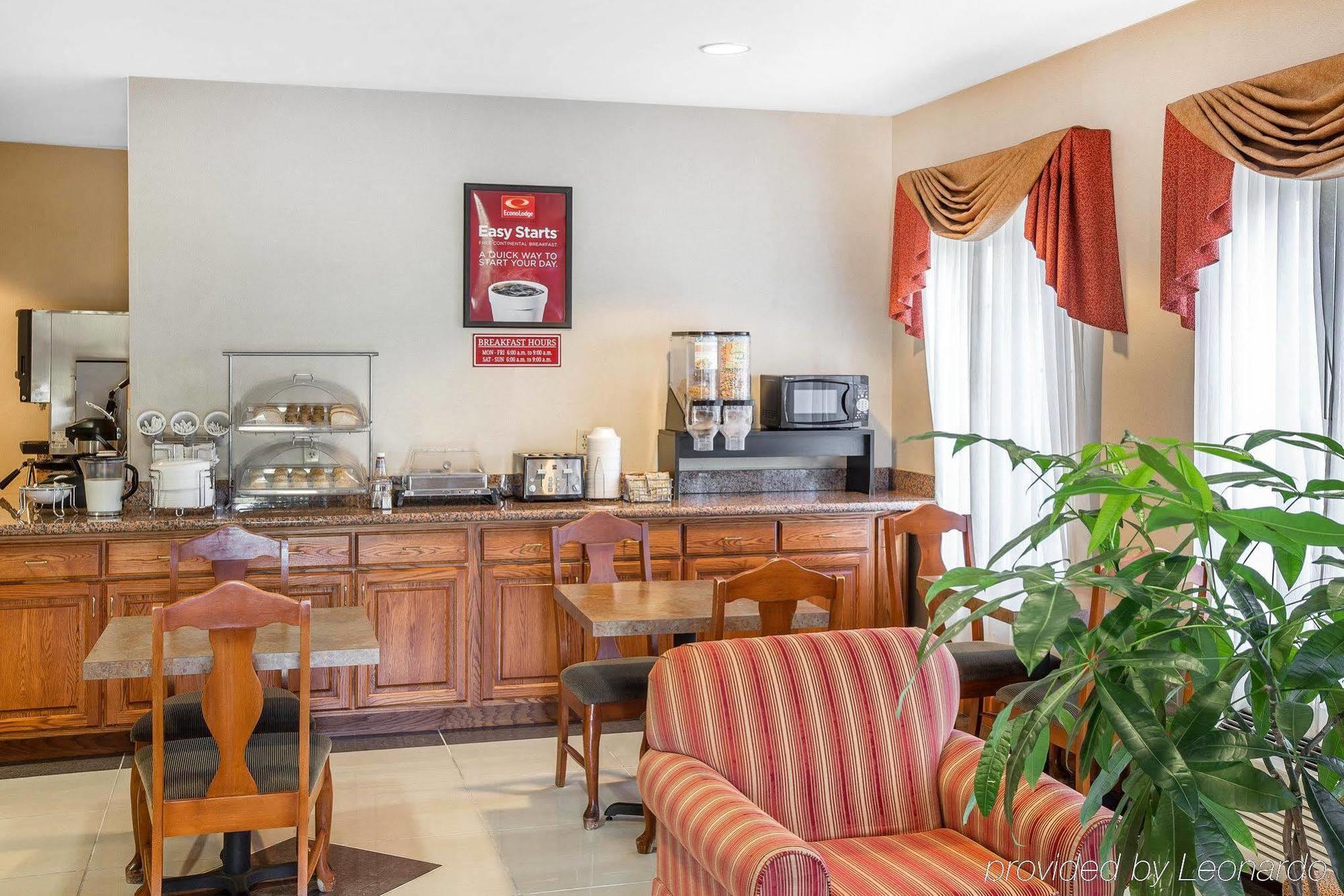 Econo Lodge Brunswick Bagian luar foto