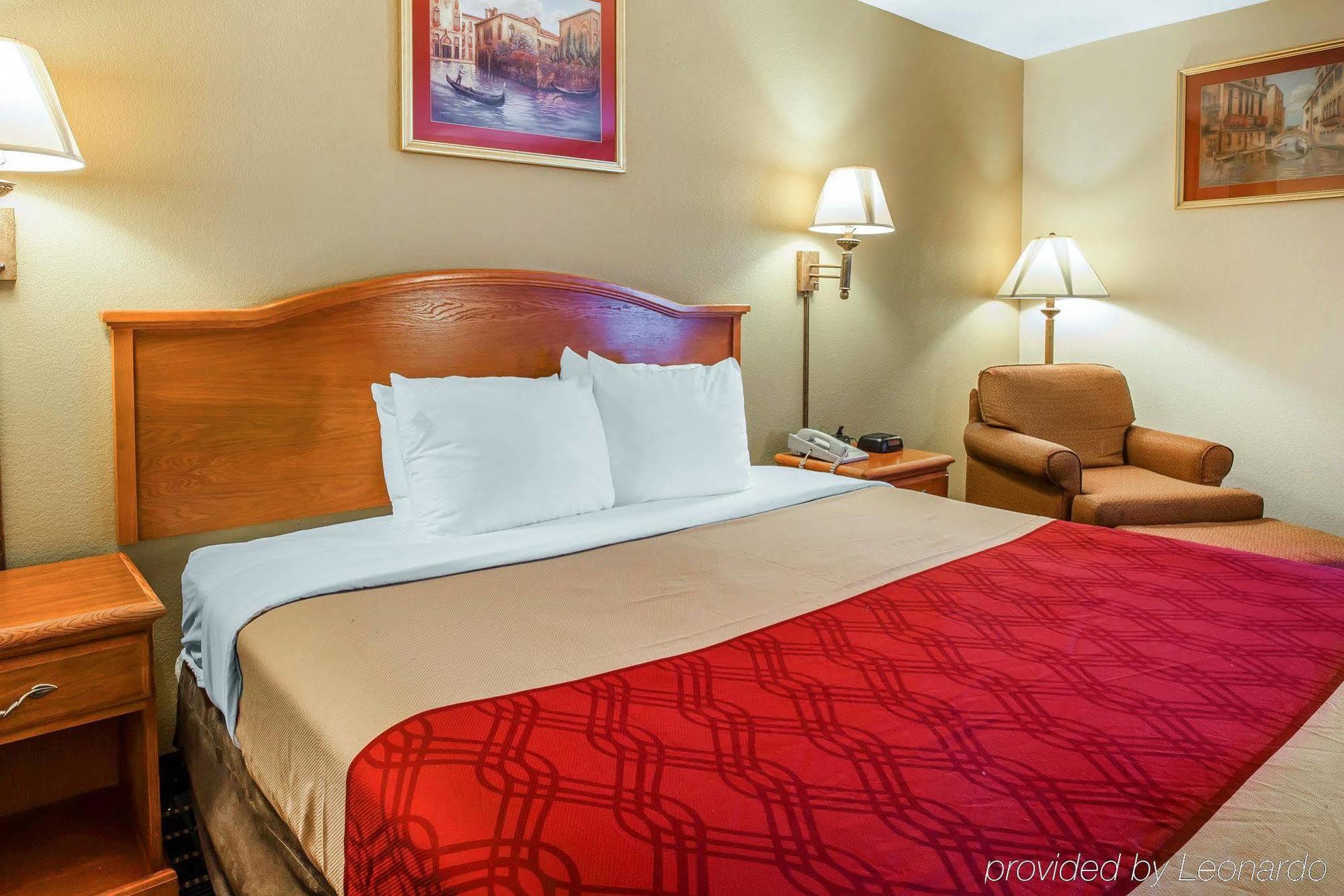 Econo Lodge Brunswick Bagian luar foto