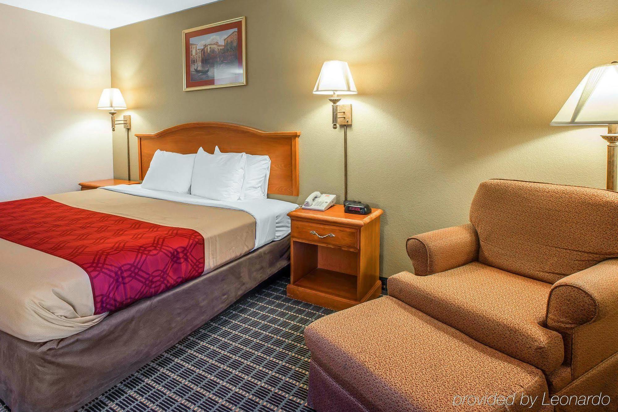 Econo Lodge Brunswick Bagian luar foto