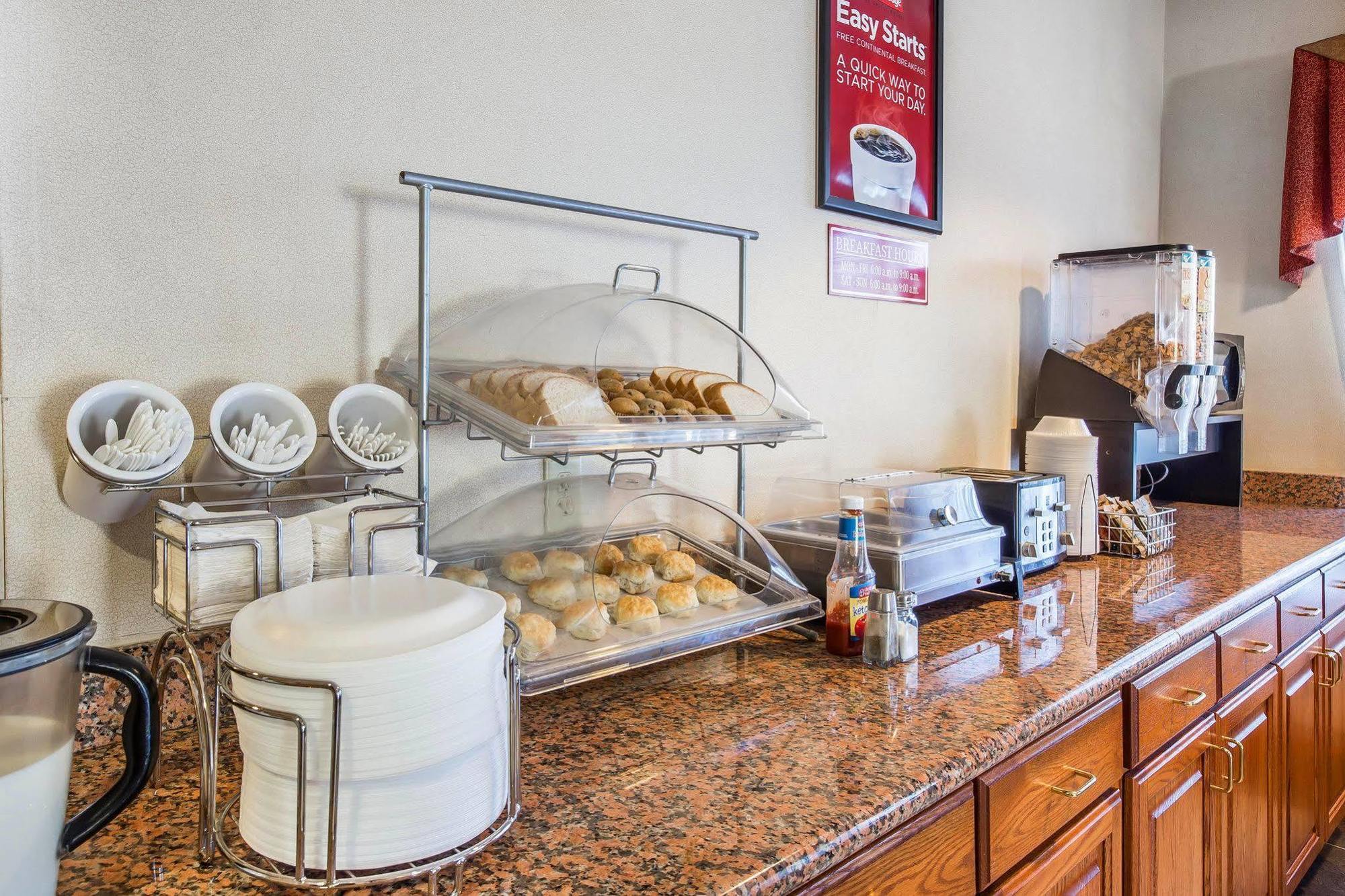Econo Lodge Brunswick Bagian luar foto
